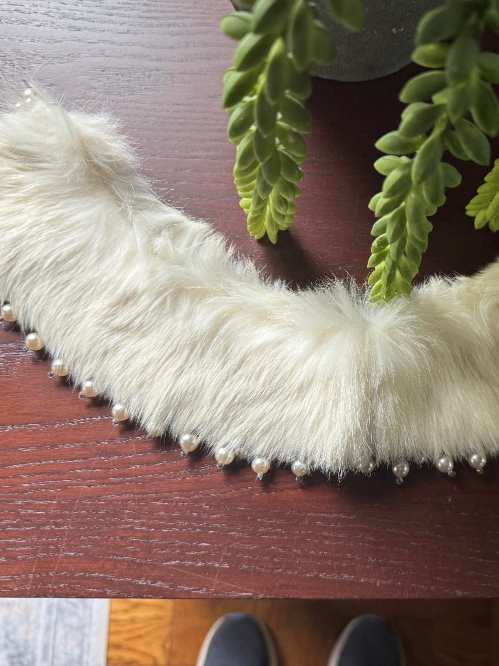 Baar & Beards White real fur collar with pearls and tiny beading Vintage
